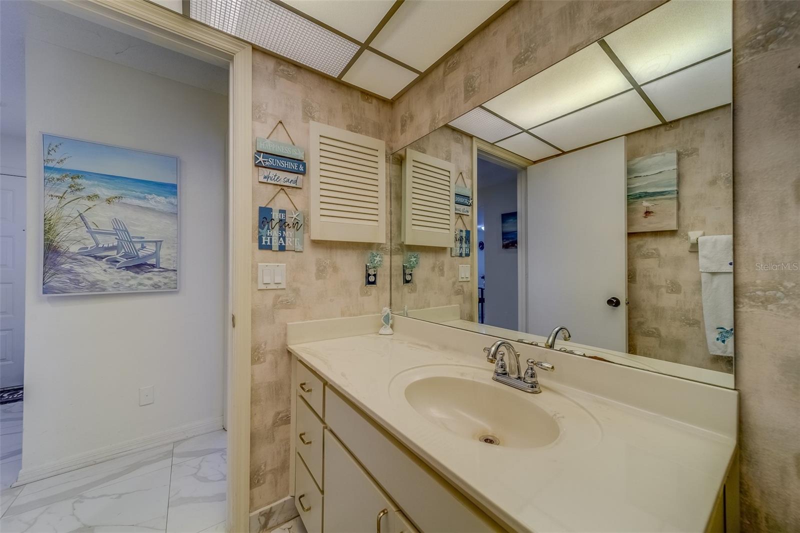 2725 COUNTRYSIDE BLVD #102