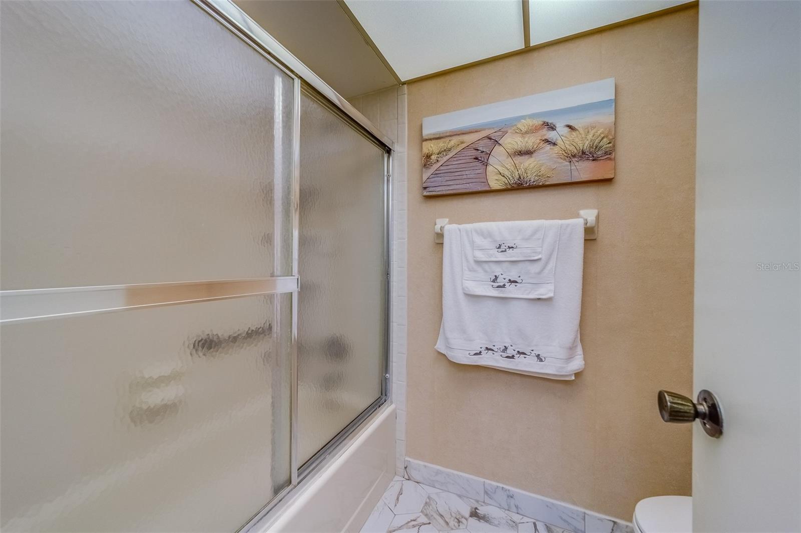 2725 COUNTRYSIDE BLVD #102