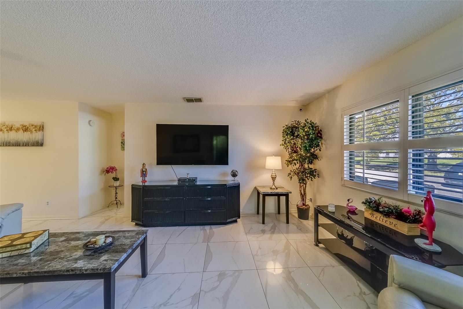 2725 COUNTRYSIDE BLVD #102