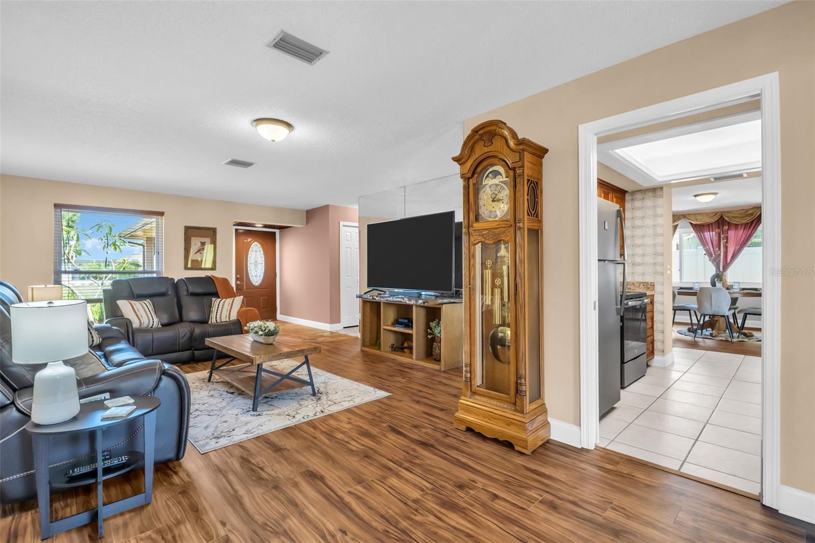 2597 BRAMBLEWOOD DR E