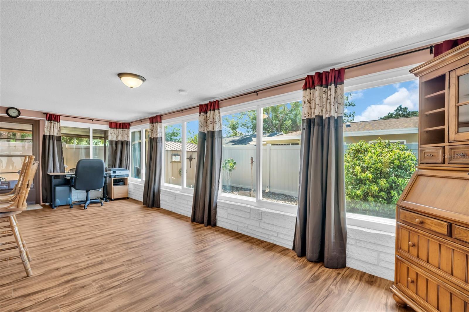 2597 BRAMBLEWOOD DR E