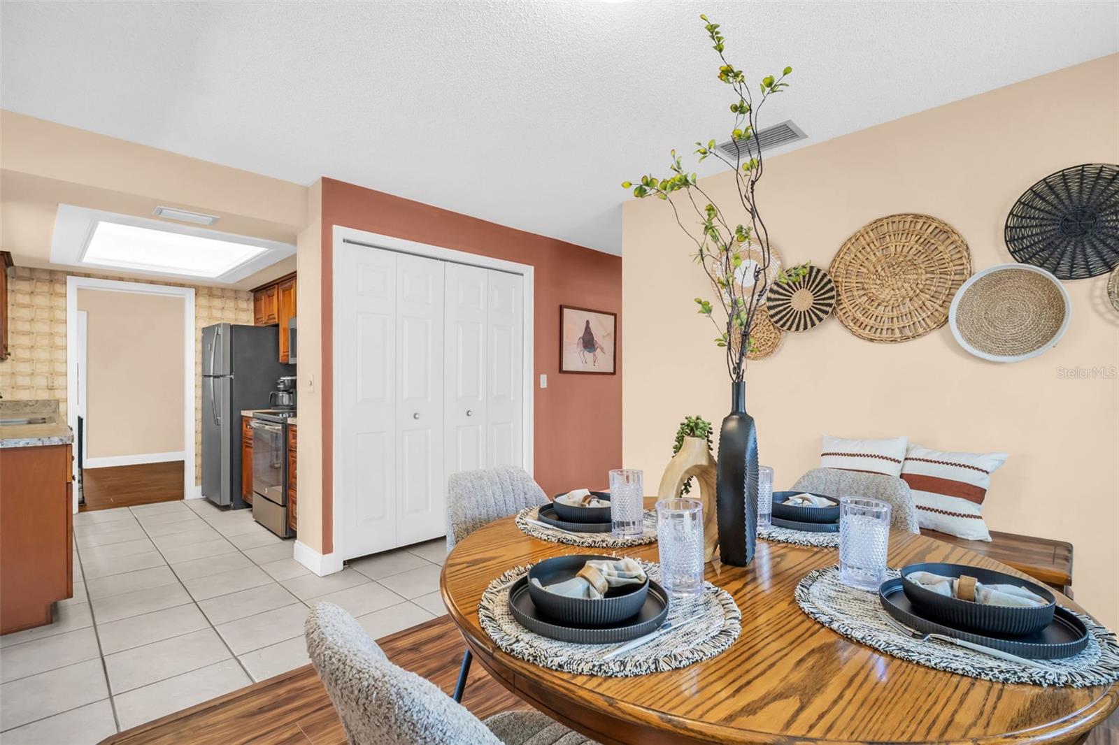 2597 BRAMBLEWOOD DR E