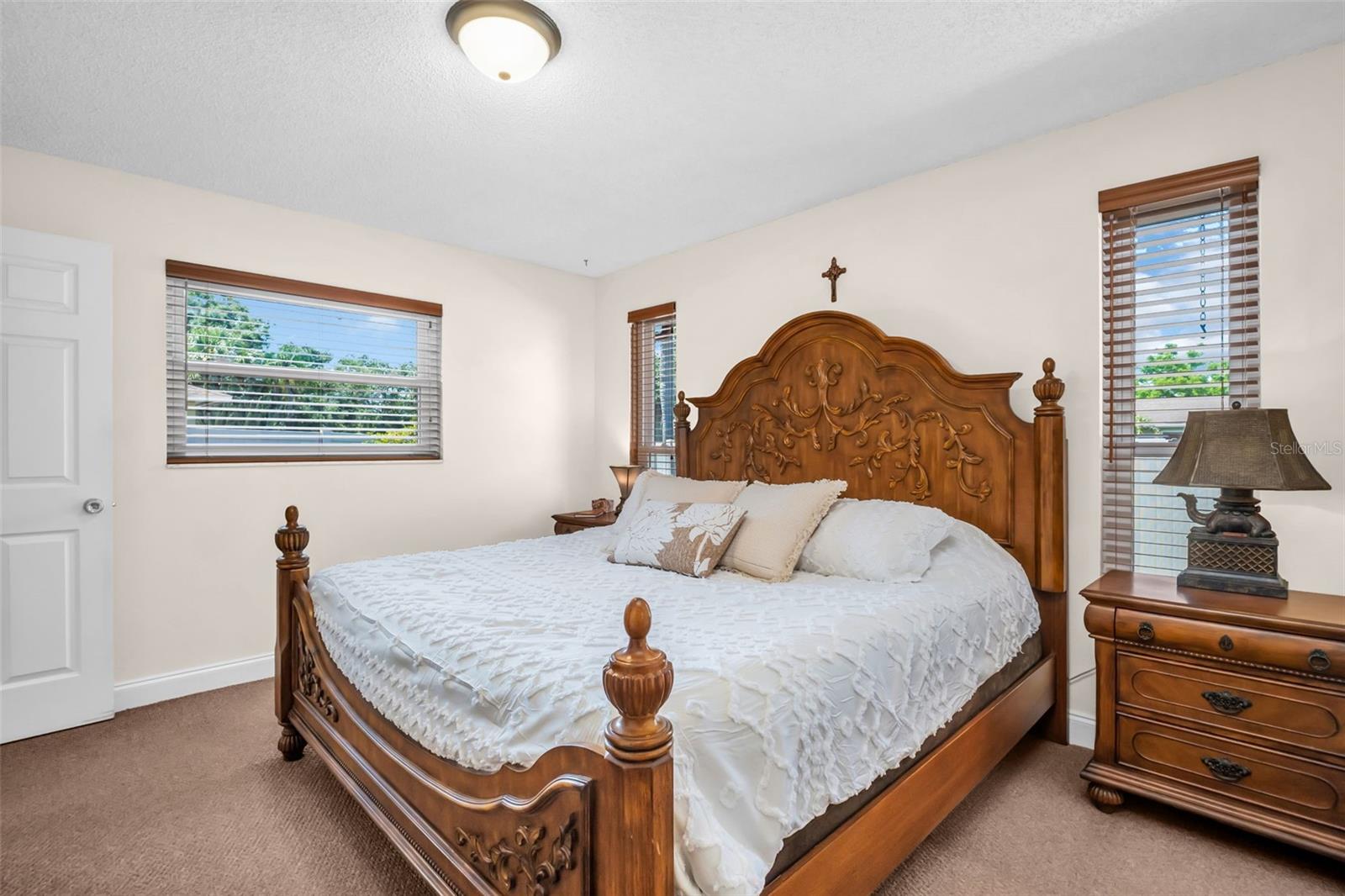 2597 BRAMBLEWOOD DR E