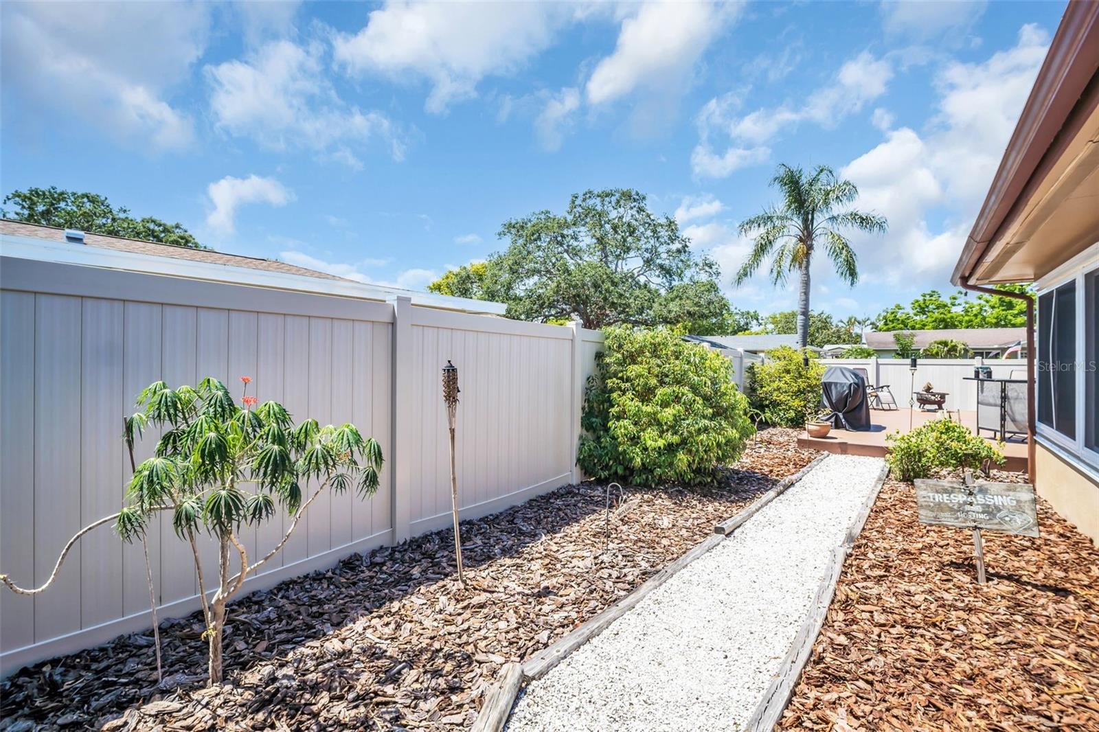 2597 BRAMBLEWOOD DR E