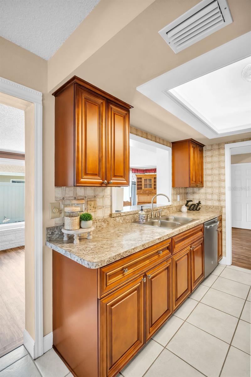 2597 BRAMBLEWOOD DR E