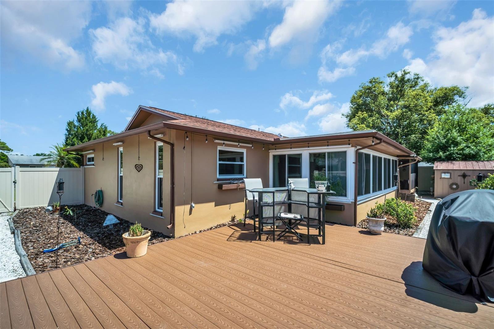 2597 BRAMBLEWOOD DR E