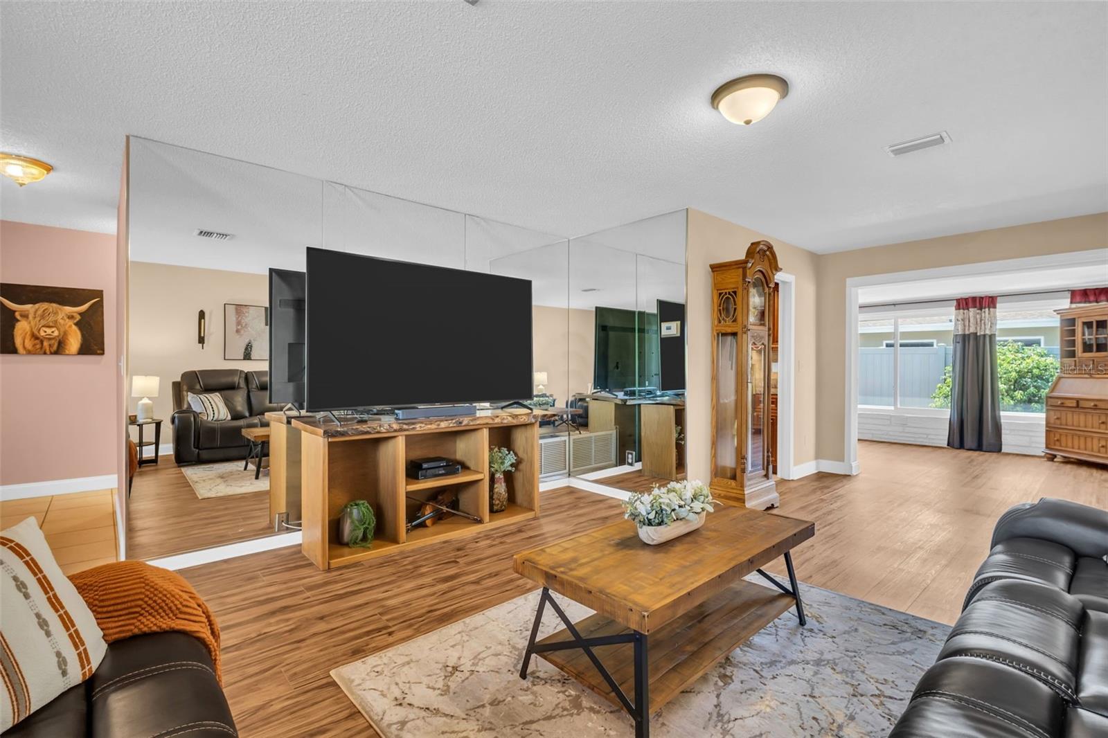 2597 BRAMBLEWOOD DR E