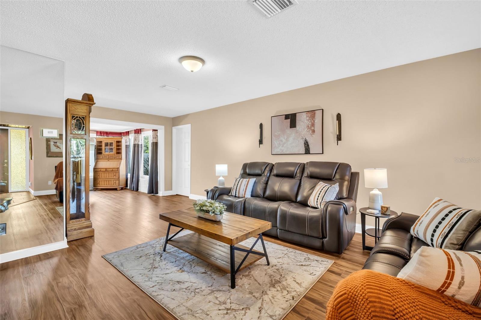 2597 BRAMBLEWOOD DR E