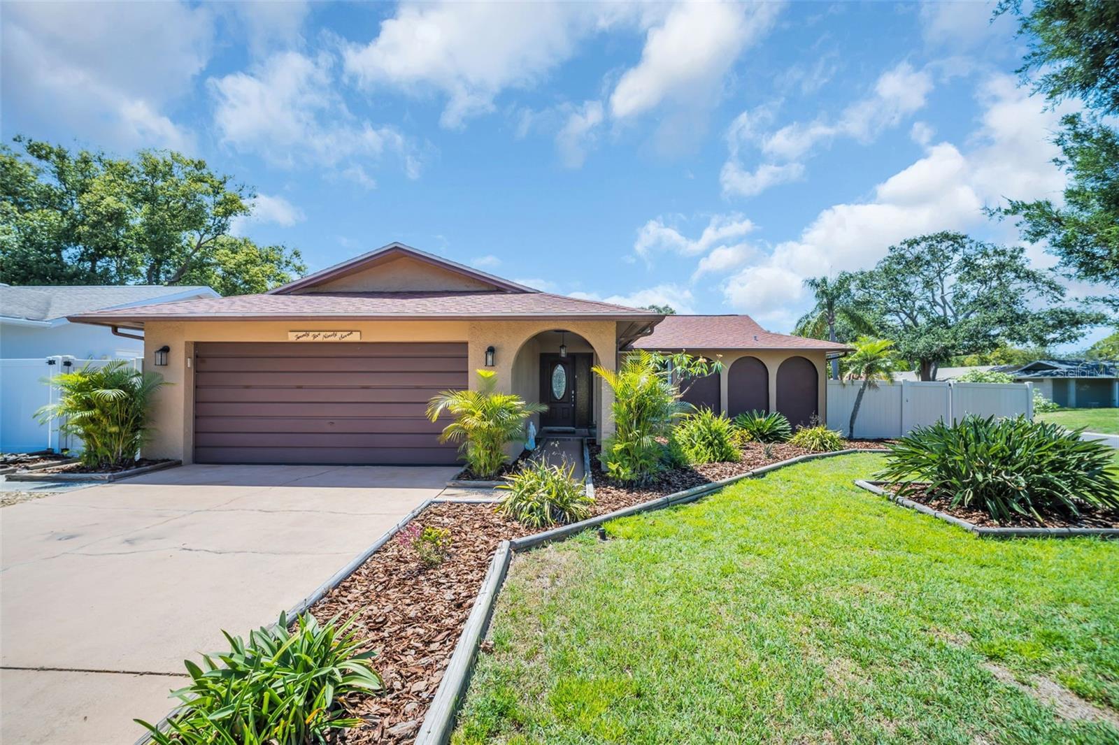 2597 BRAMBLEWOOD DR E