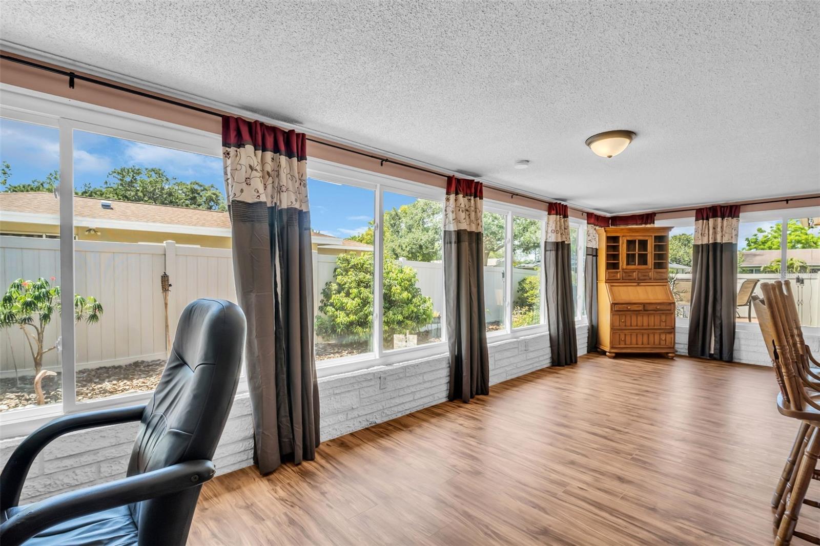 2597 BRAMBLEWOOD DR E