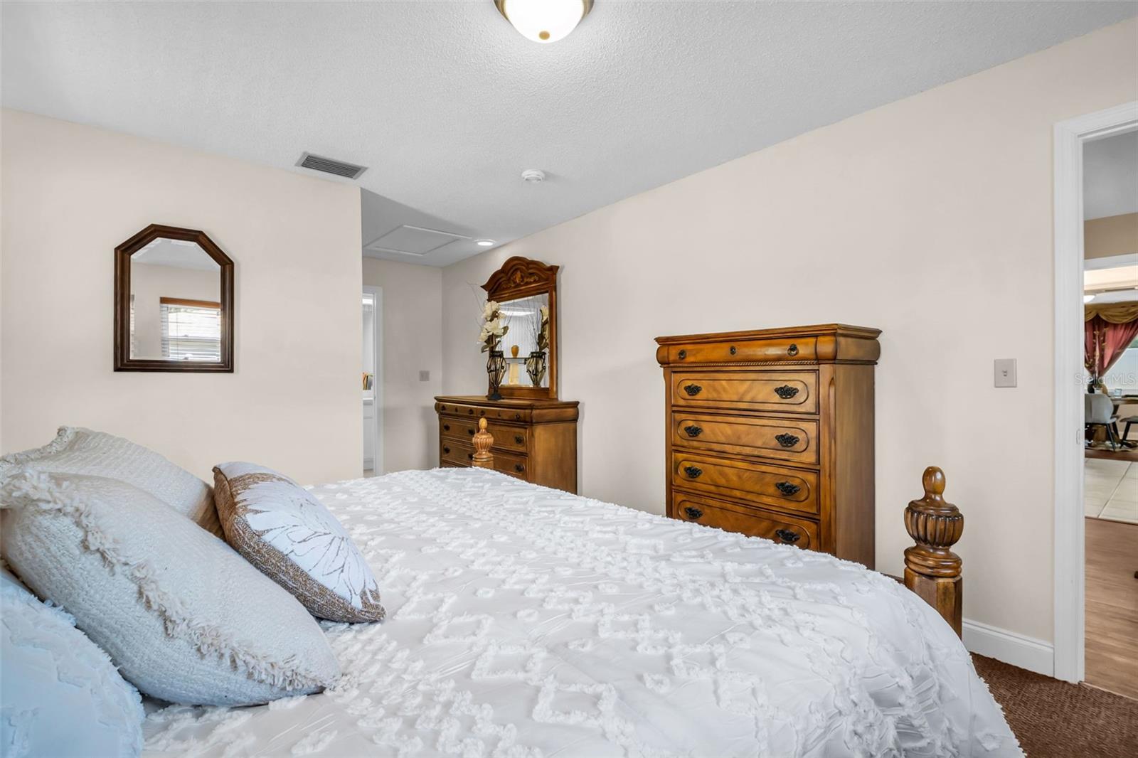 2597 BRAMBLEWOOD DR E