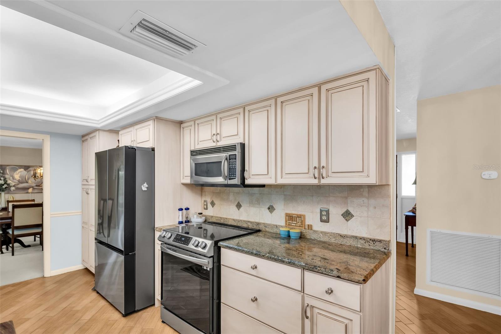 495 PALMDALE DR