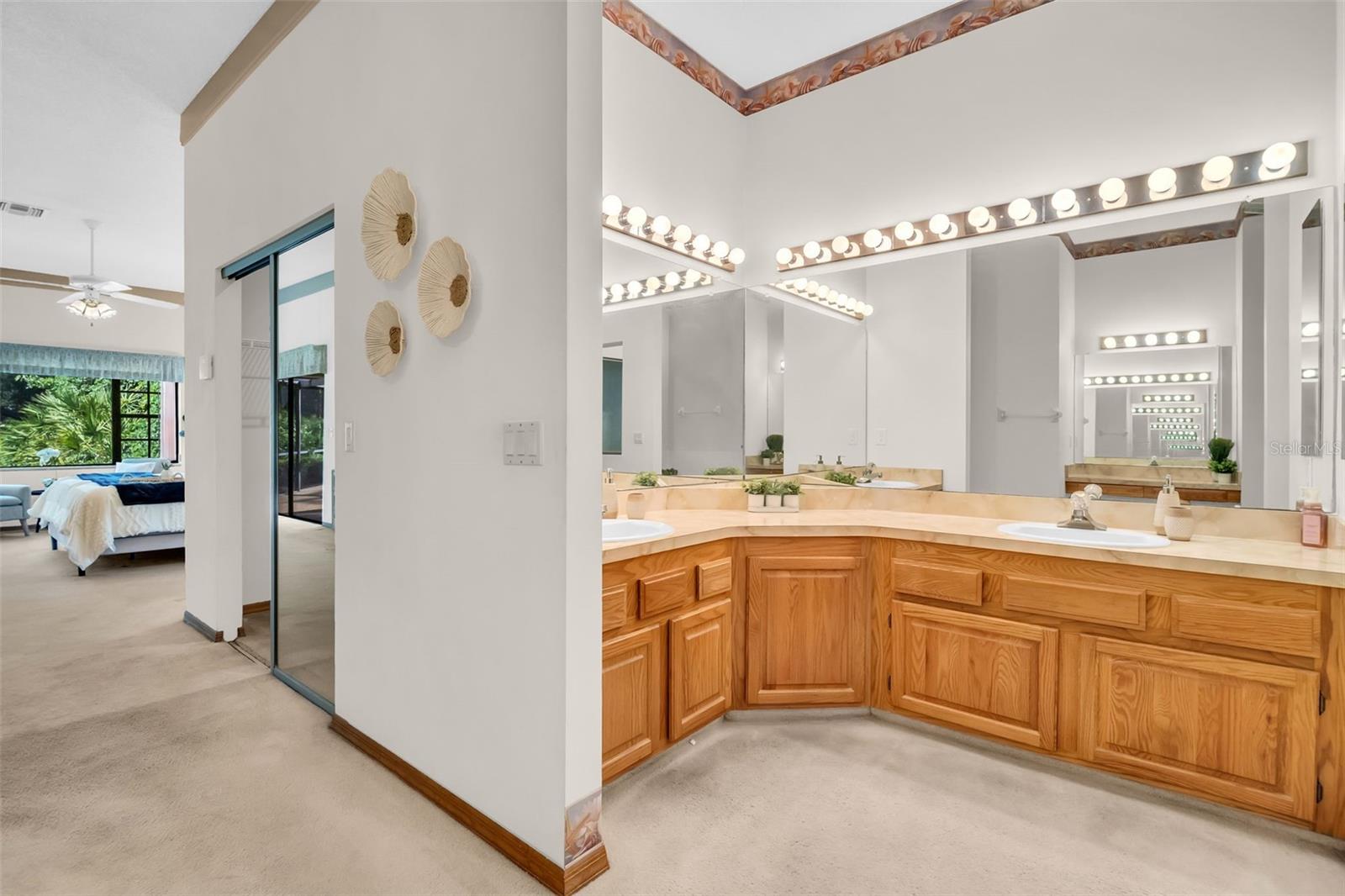 10 GREENHAVEN CIR