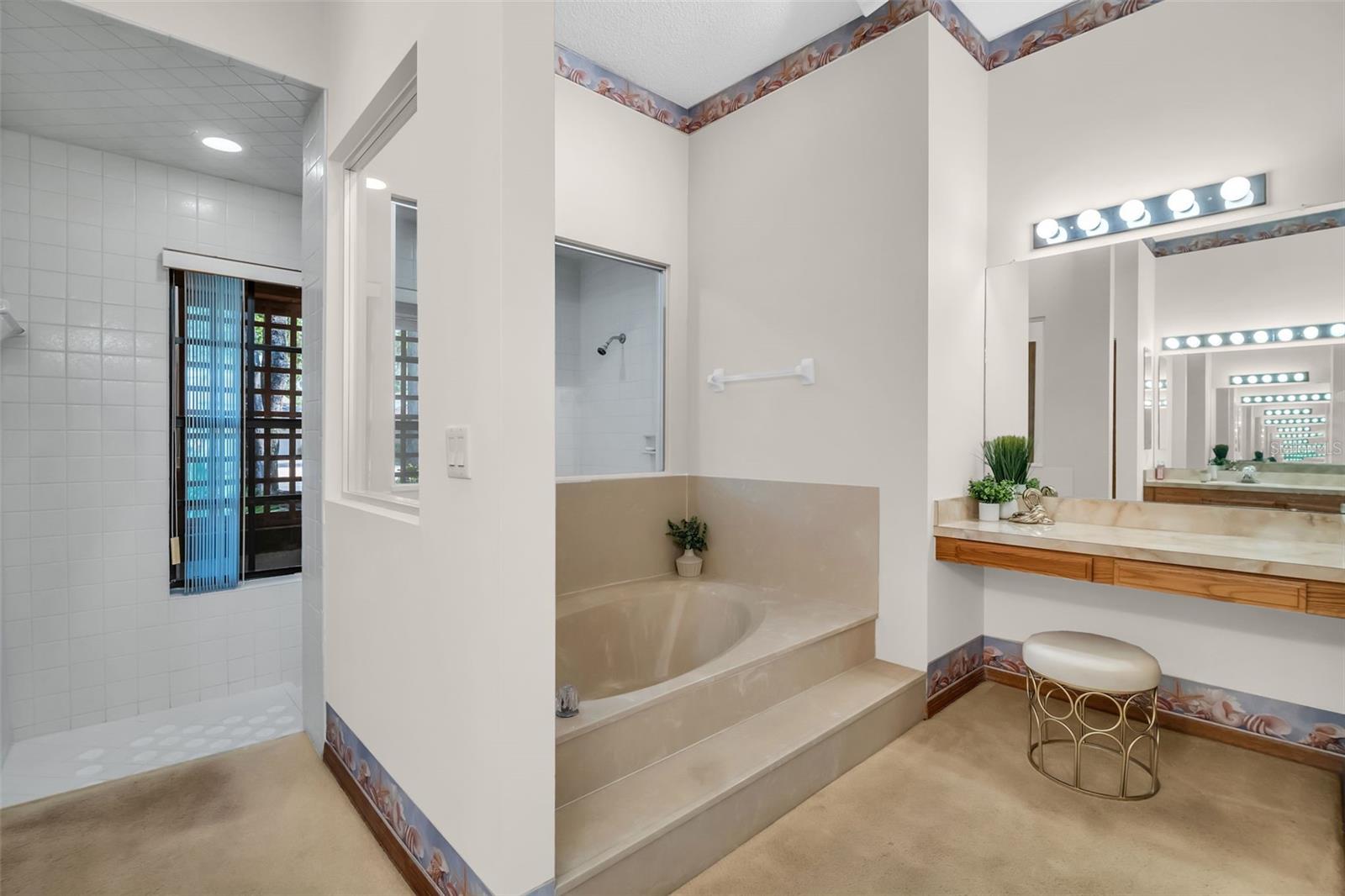 10 GREENHAVEN CIR