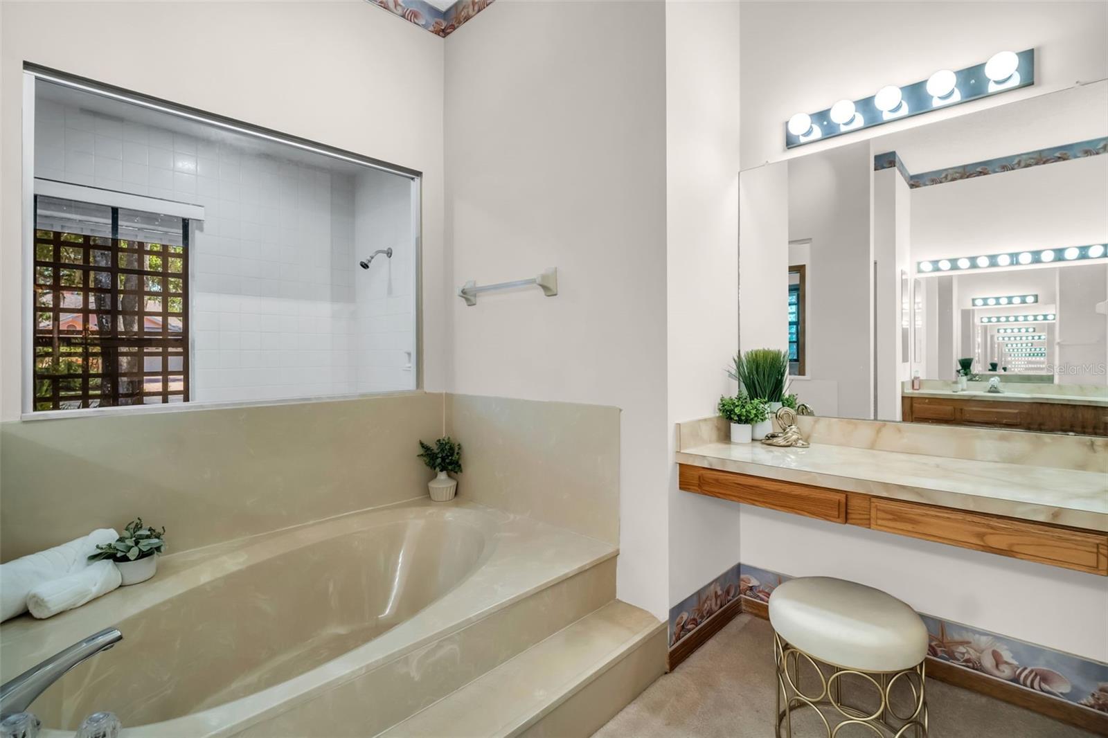 10 GREENHAVEN CIR