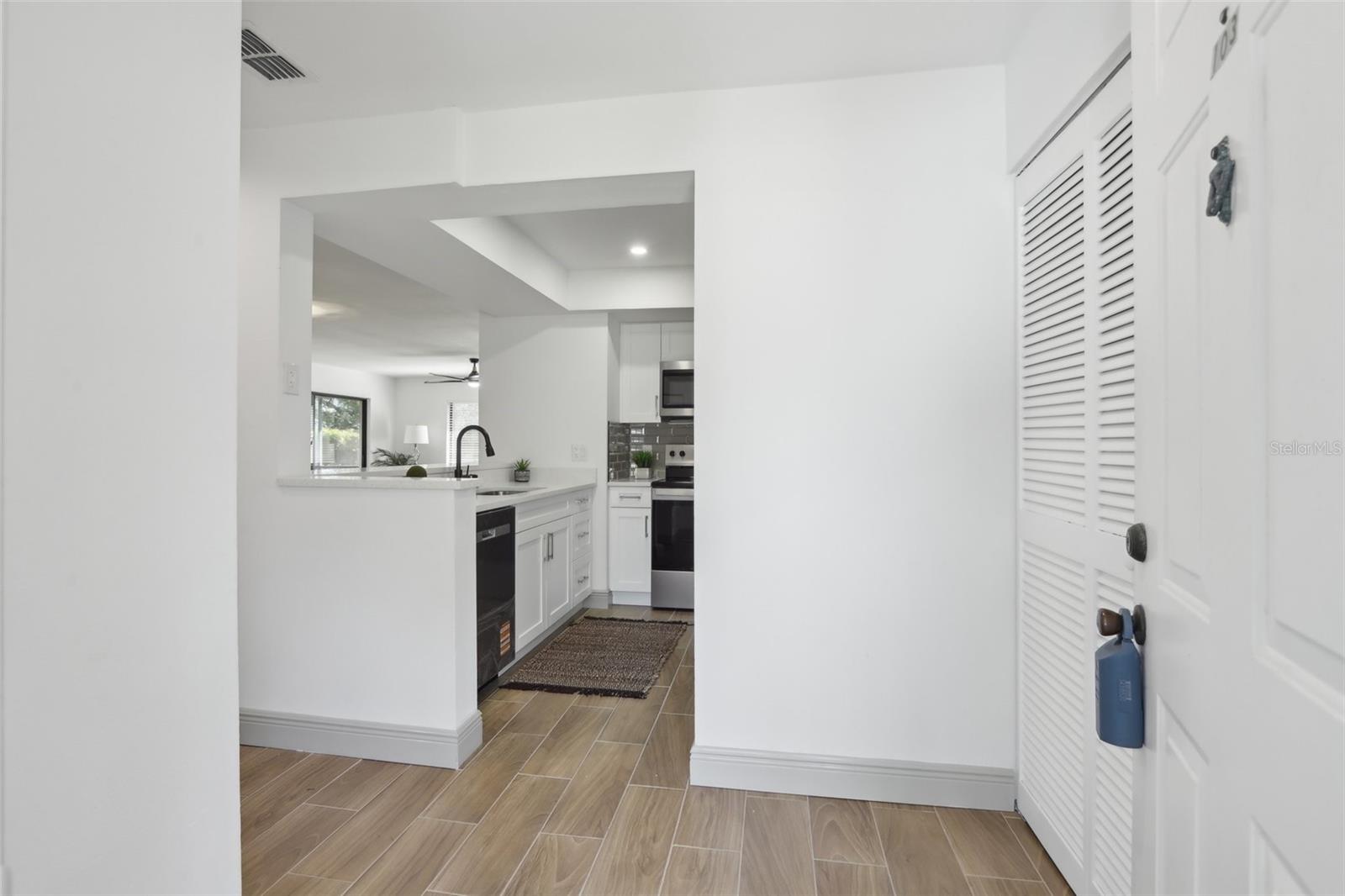 2725 COUNTRYSIDE BLVD #103