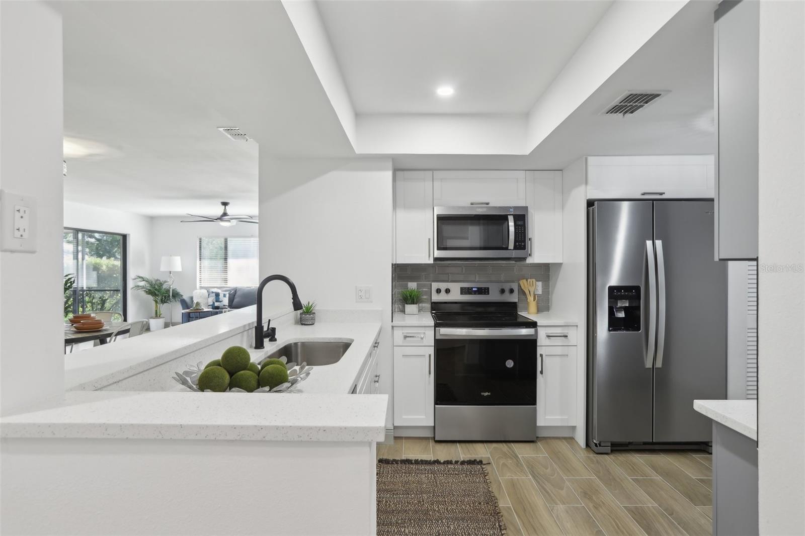 2725 COUNTRYSIDE BLVD #103