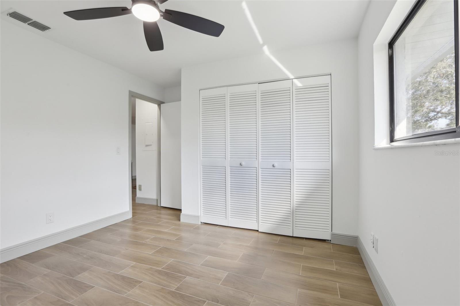 2725 COUNTRYSIDE BLVD #103
