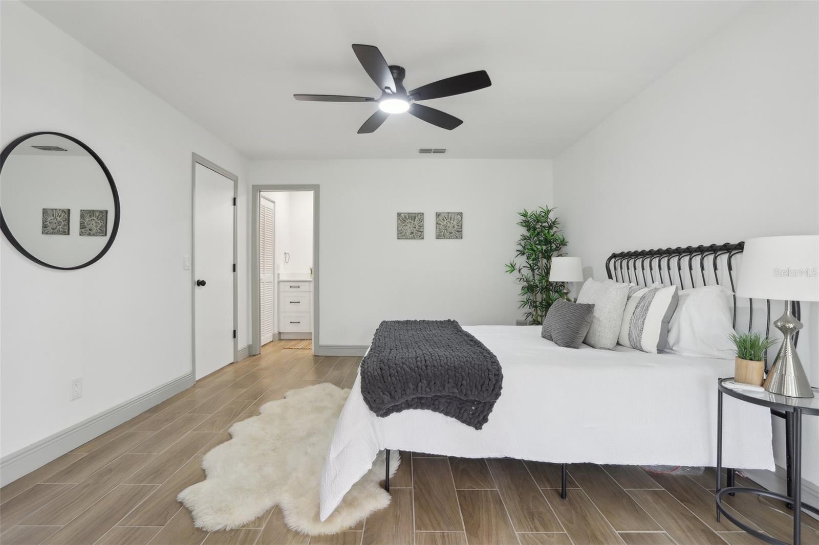 2725 COUNTRYSIDE BLVD #103