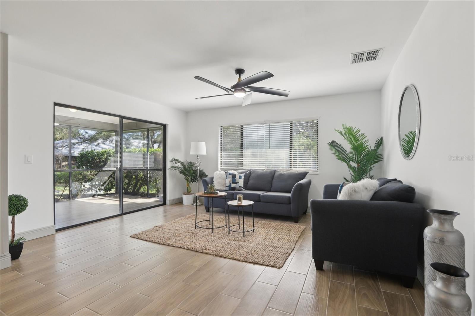 2725 COUNTRYSIDE BLVD #103