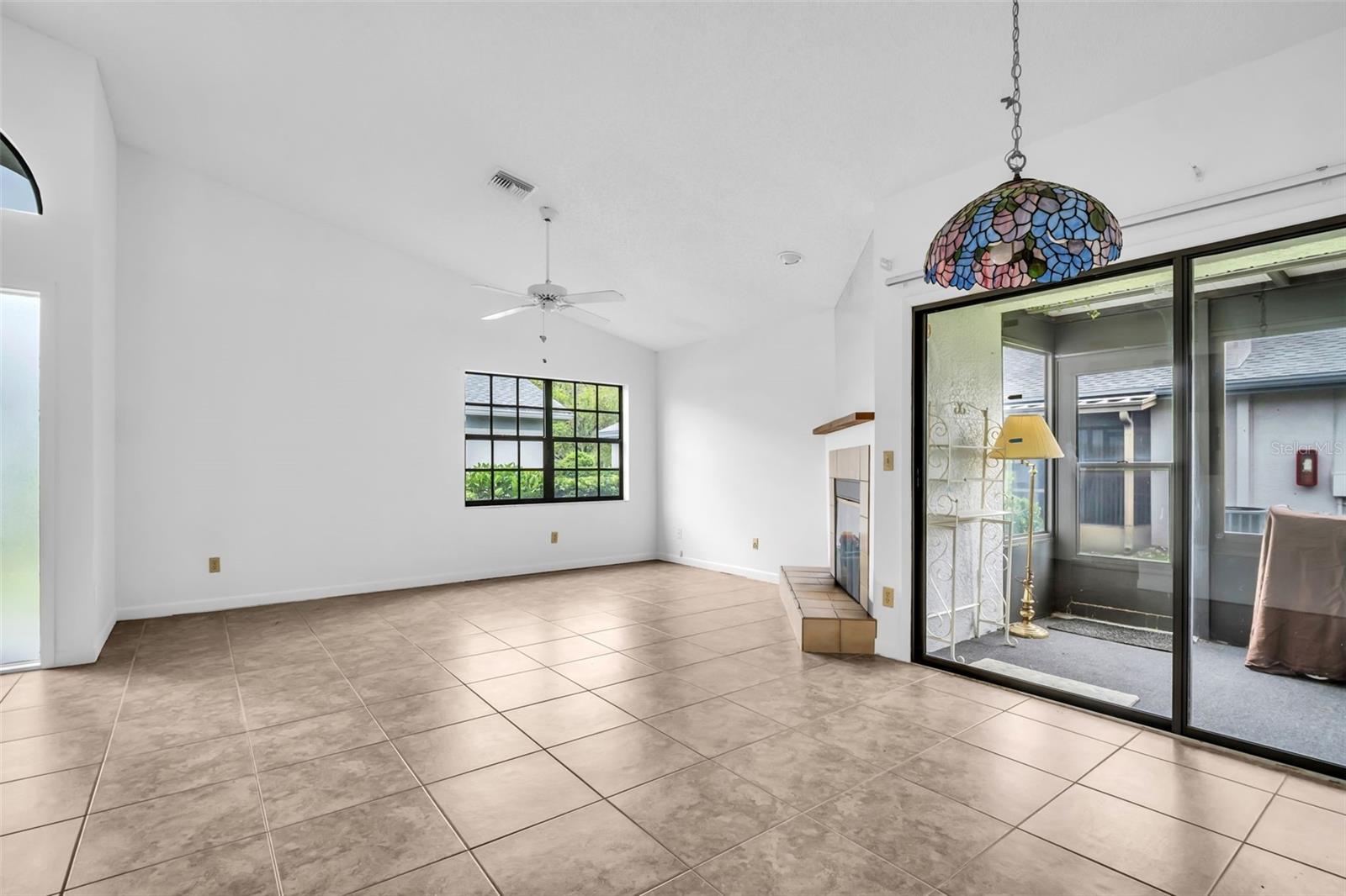 2749 COUNTRYSIDE BLVD #20