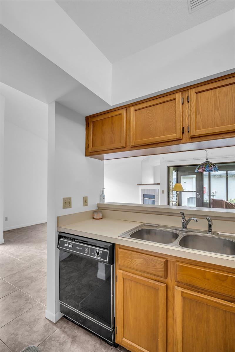 2749 COUNTRYSIDE BLVD #20