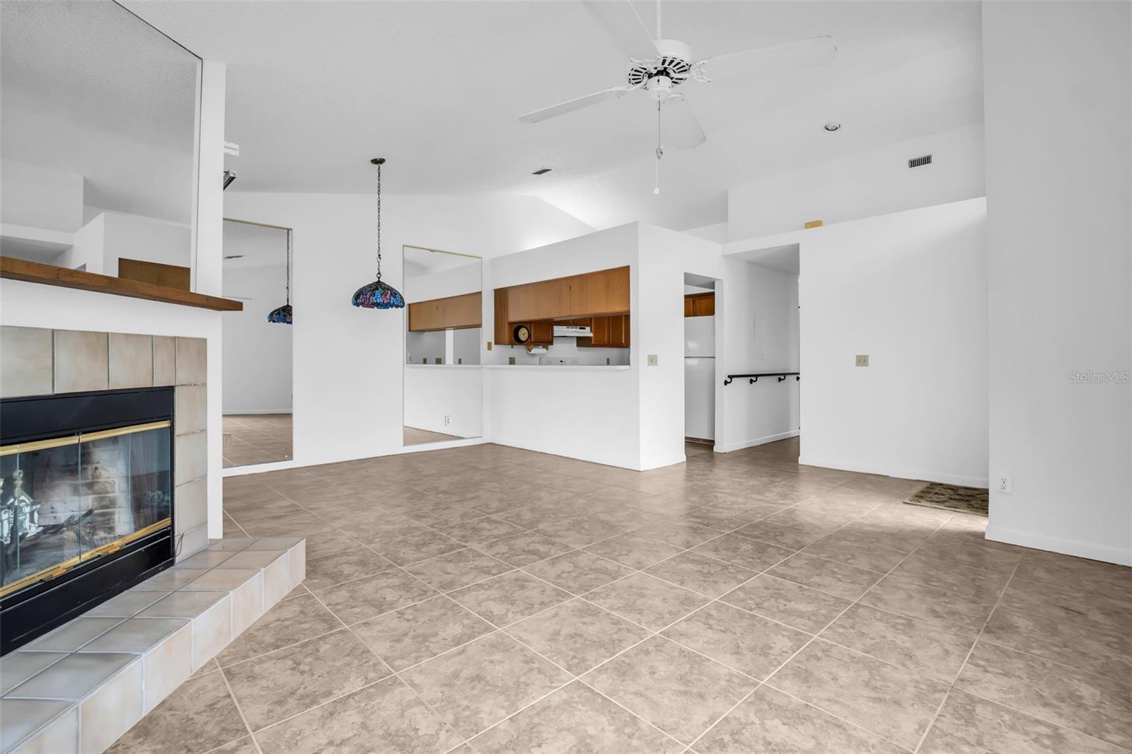 2749 COUNTRYSIDE BLVD #20