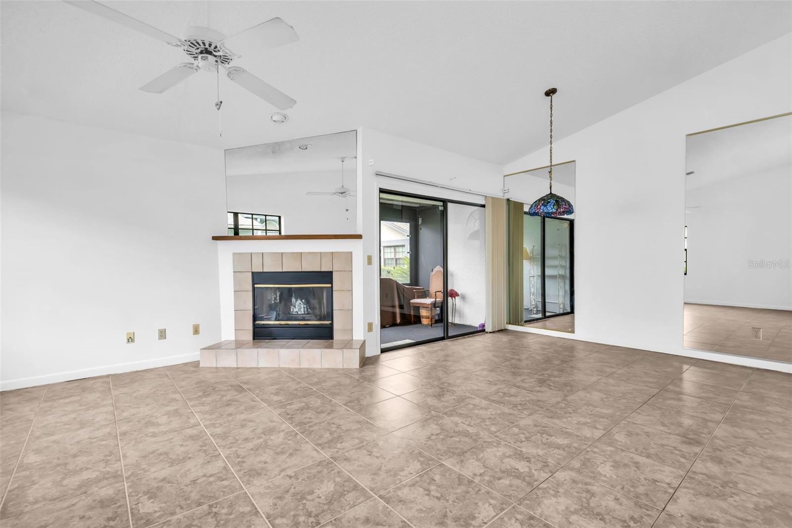 2749 COUNTRYSIDE BLVD #20