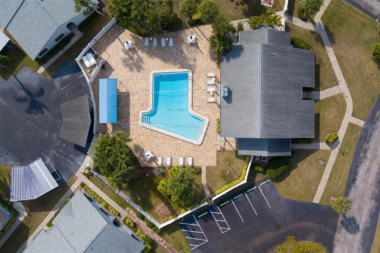 2749 COUNTRYSIDE BLVD #20