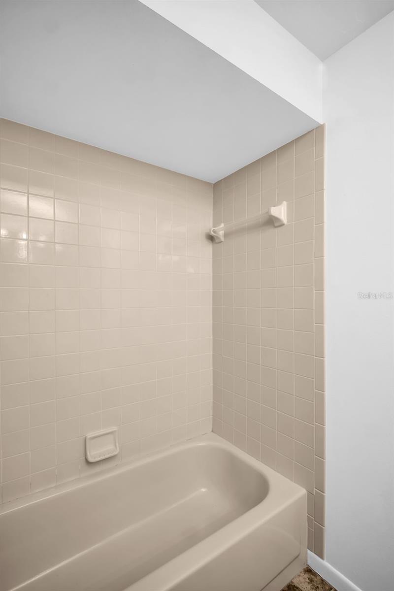 2749 COUNTRYSIDE BLVD #20