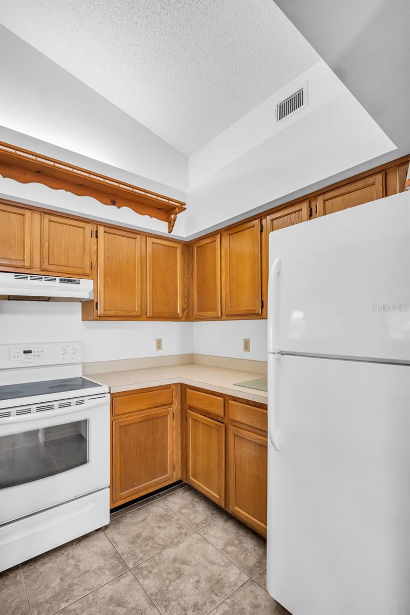 2749 COUNTRYSIDE BLVD #20