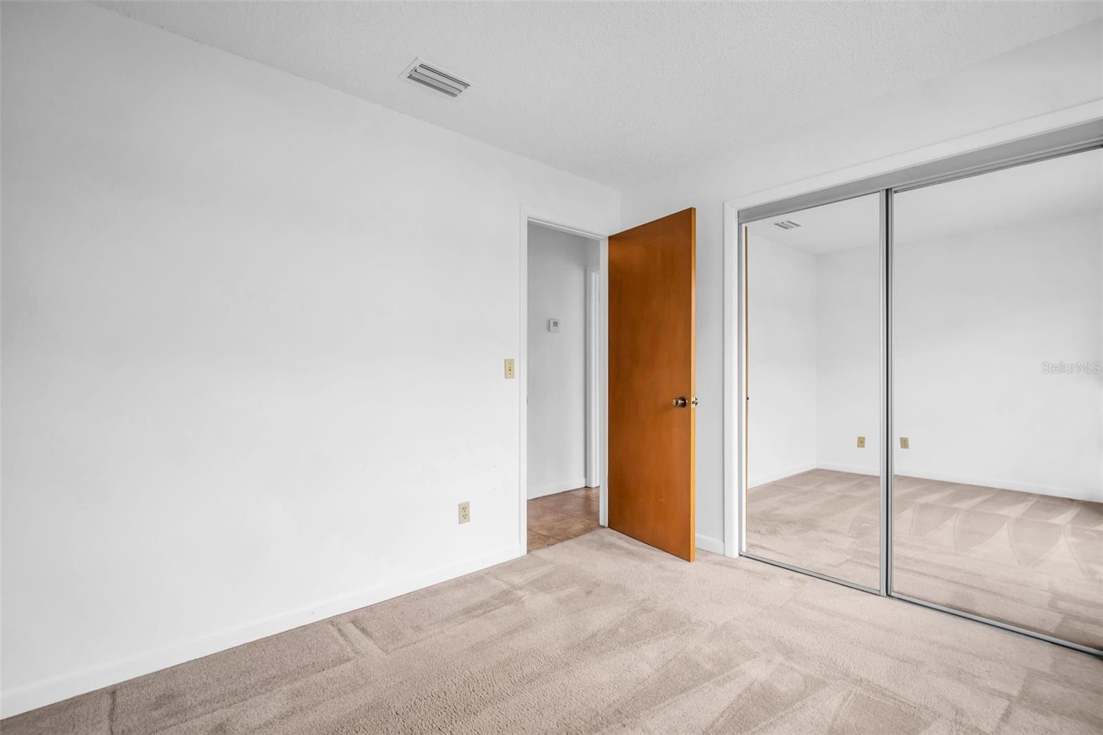 2749 COUNTRYSIDE BLVD #20