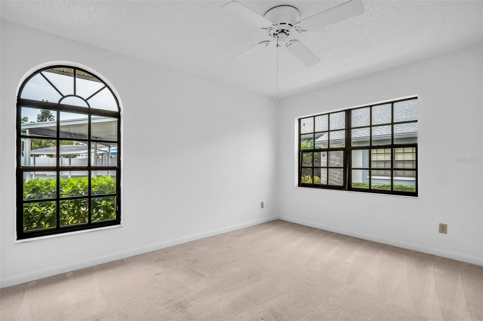 2749 COUNTRYSIDE BLVD #20