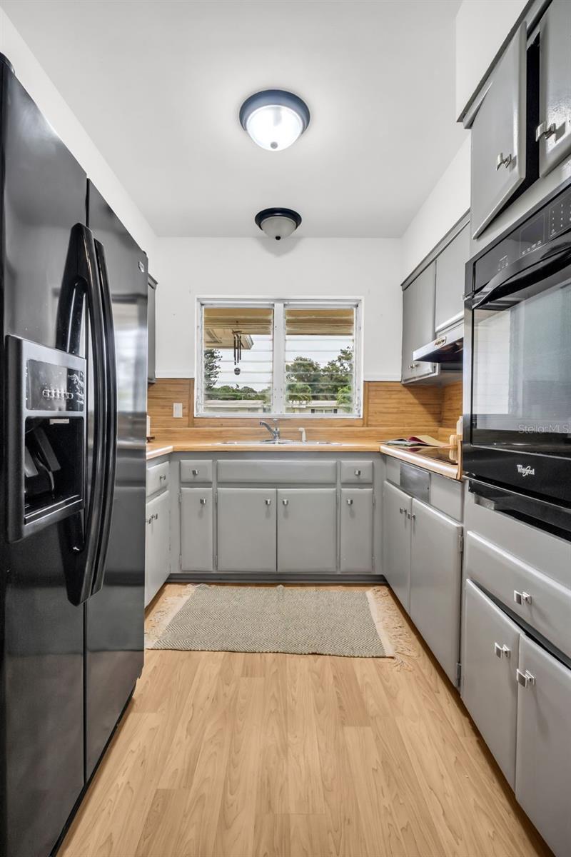 410 N CORONA AVE