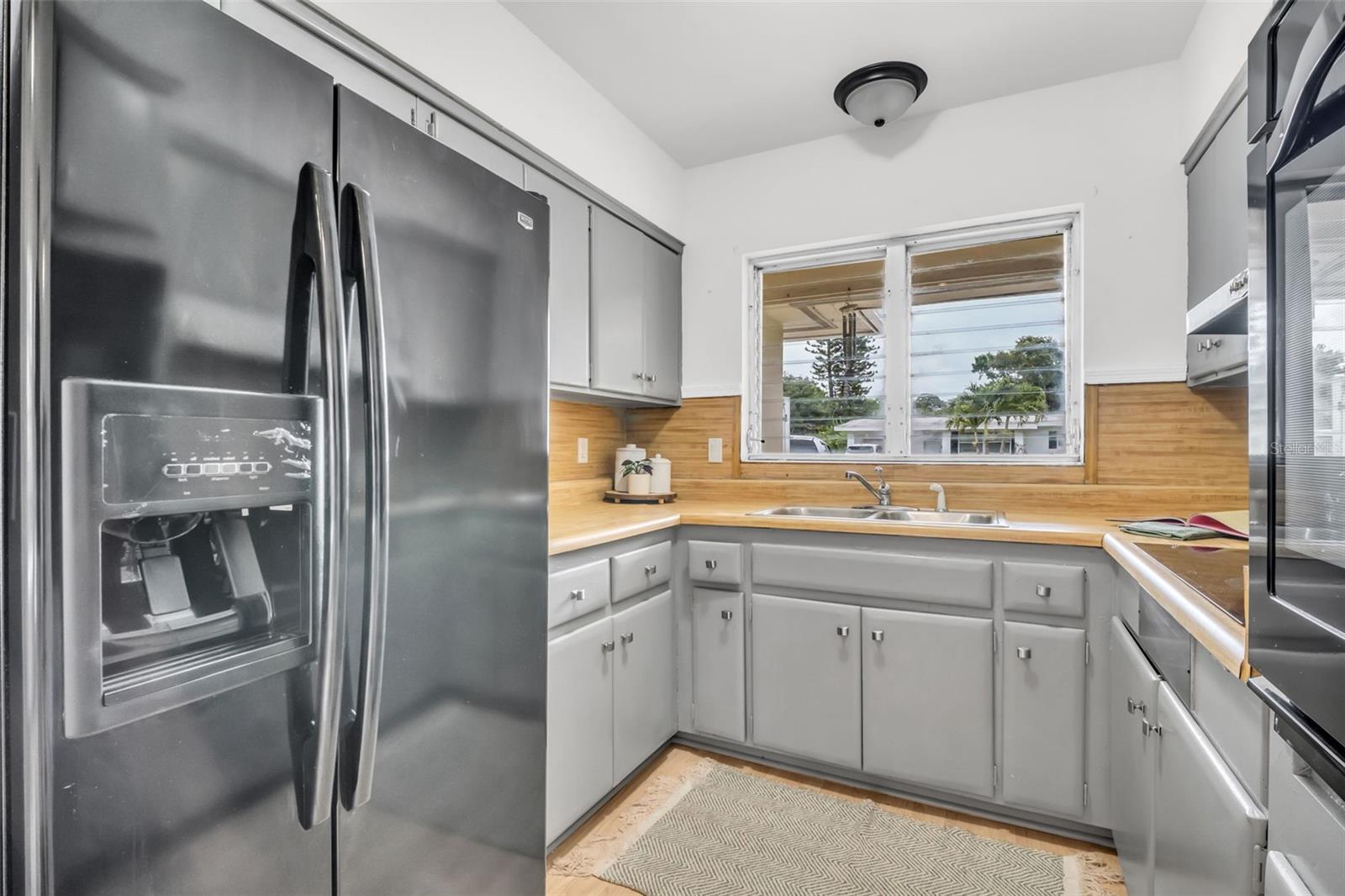 410 N CORONA AVE