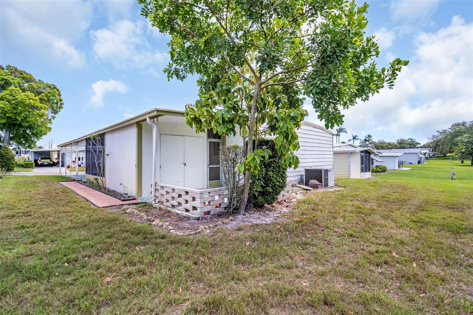 23 MOUNTAIN LAUREL DR