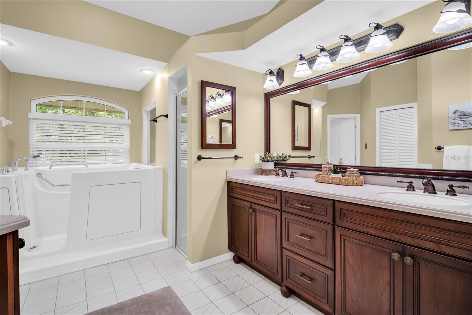 1404 EAST LAKE WOODLANDS PKWY