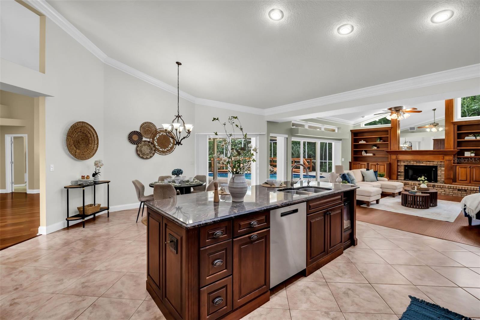 1404 EAST LAKE WOODLANDS PKWY