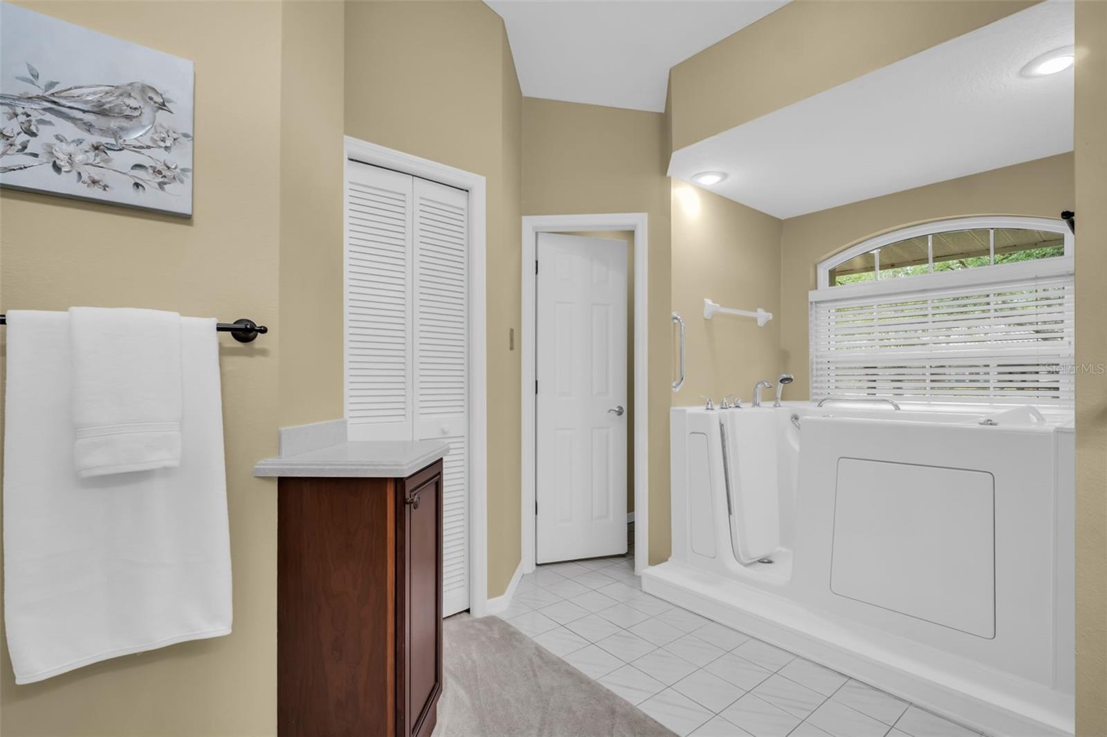 1404 EAST LAKE WOODLANDS PKWY