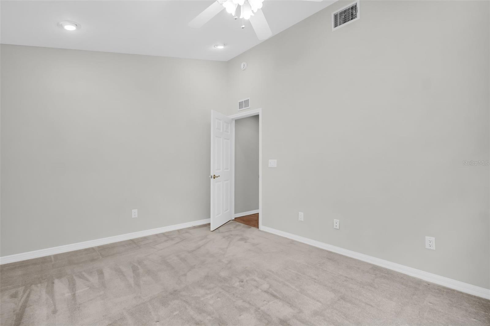 1404 EAST LAKE WOODLANDS PKWY