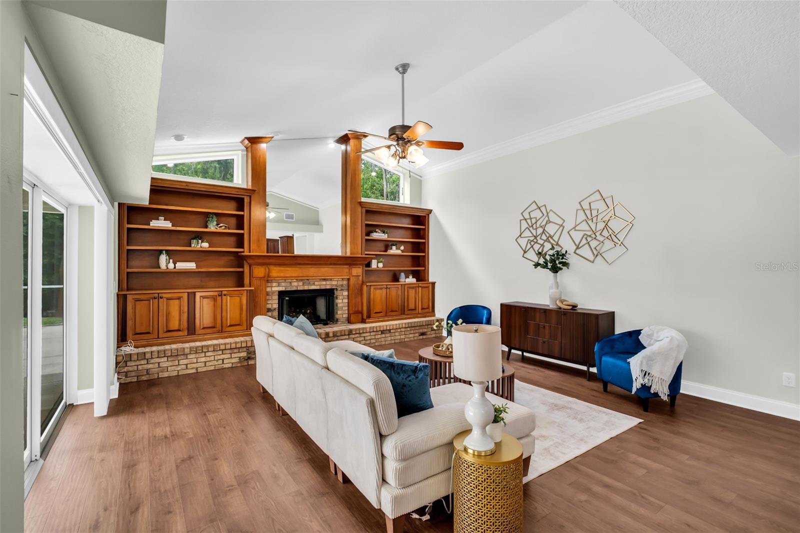 1404 EAST LAKE WOODLANDS PKWY