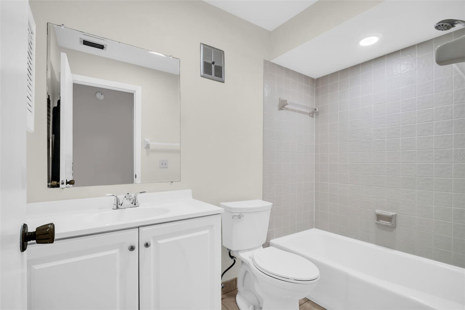 2765 COUNTRYSIDE BLVD #104
