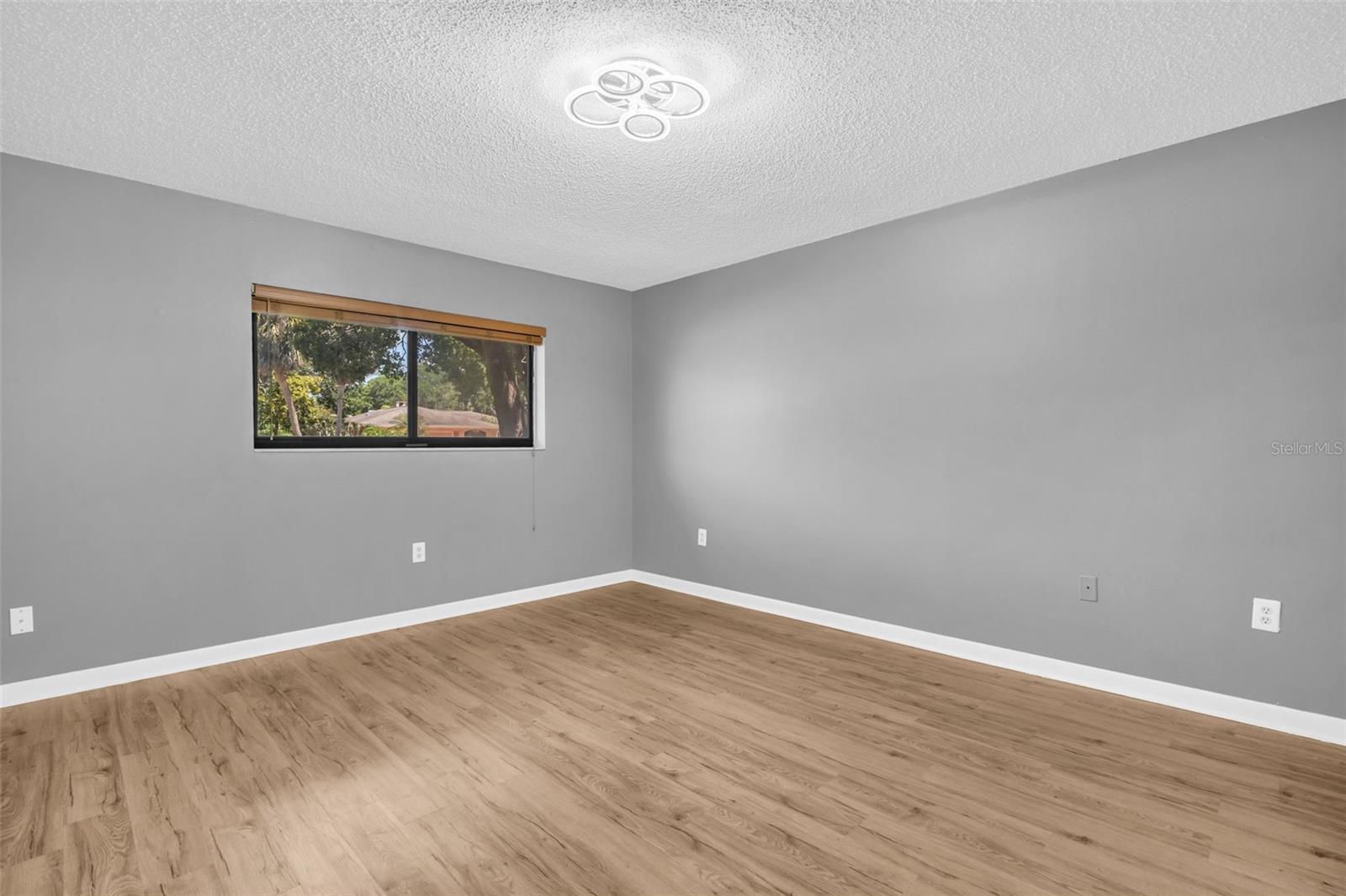 2765 COUNTRYSIDE BLVD #104