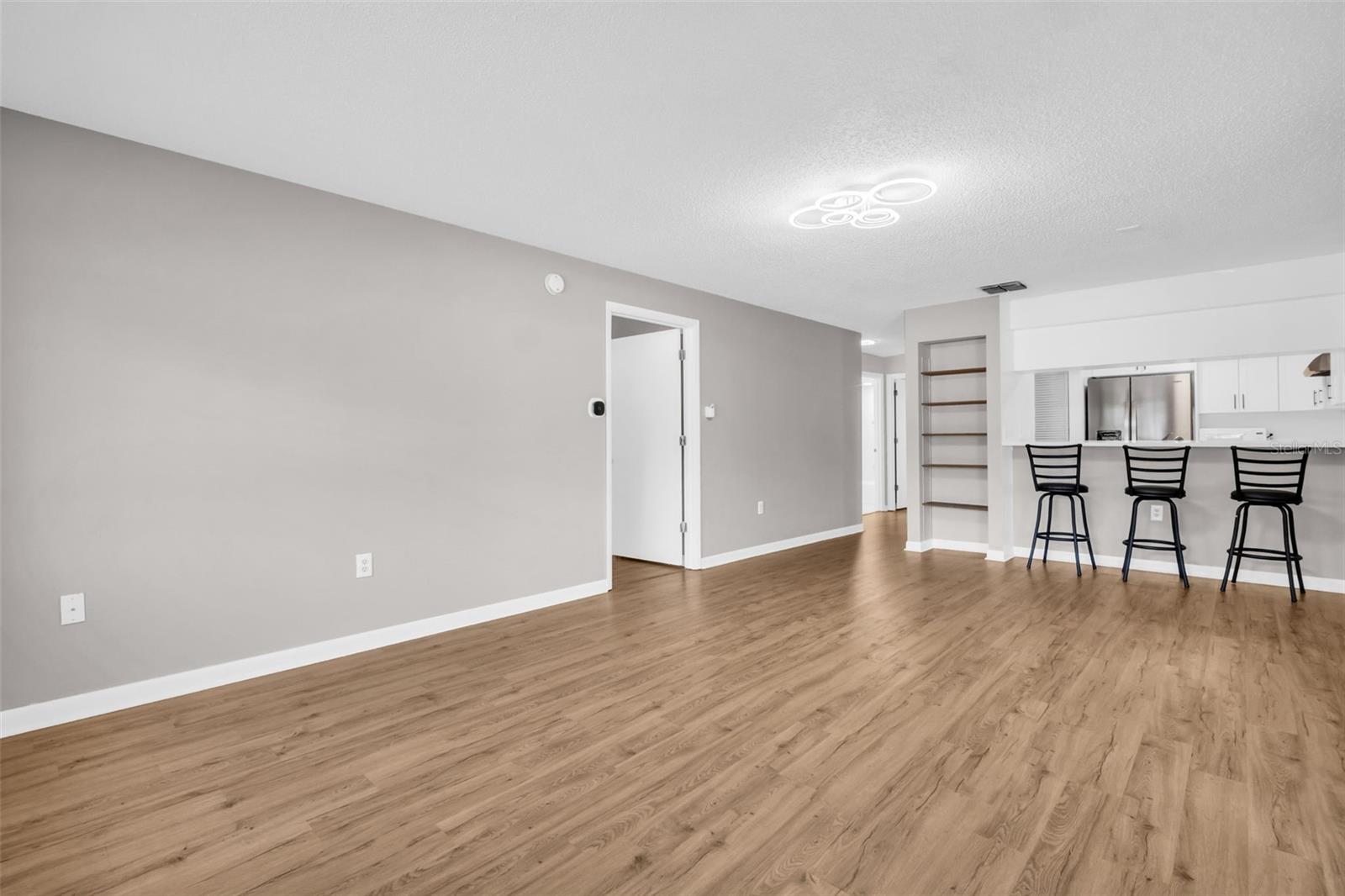 2765 COUNTRYSIDE BLVD #104