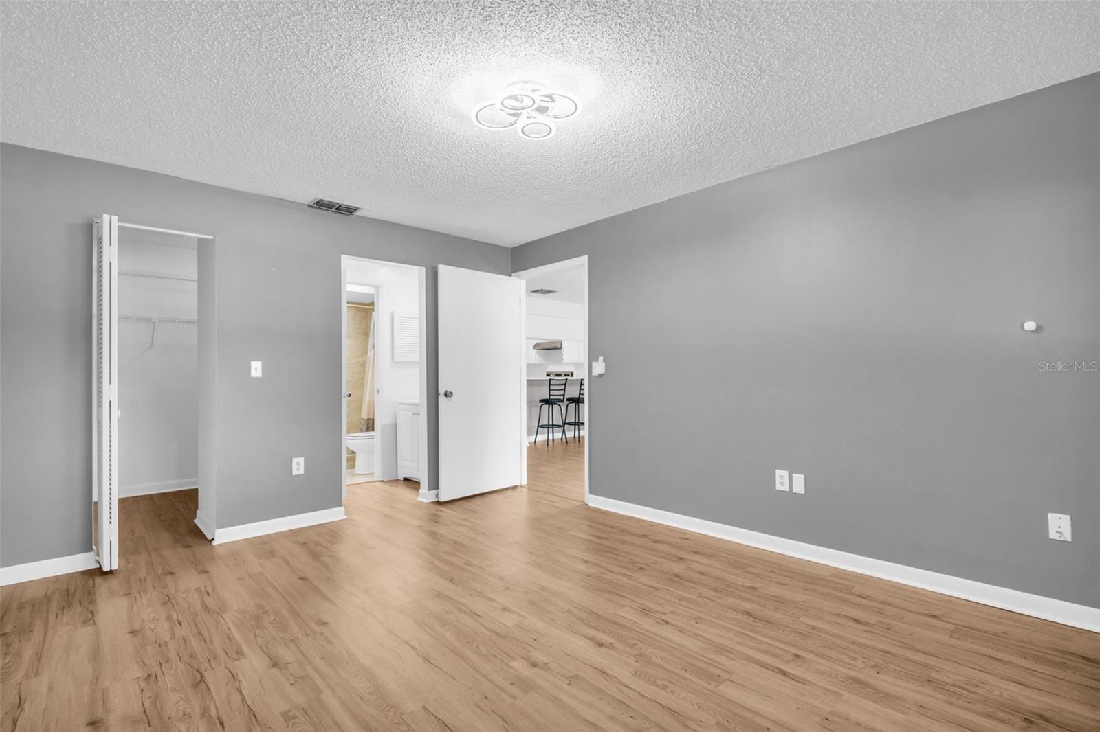 2765 COUNTRYSIDE BLVD #104