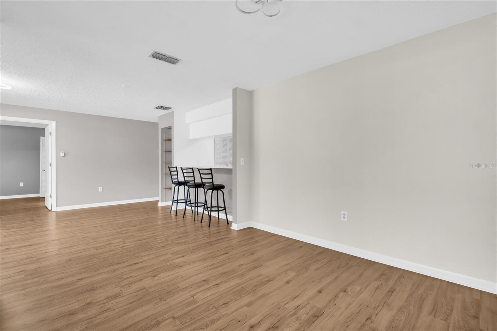 2765 COUNTRYSIDE BLVD #104