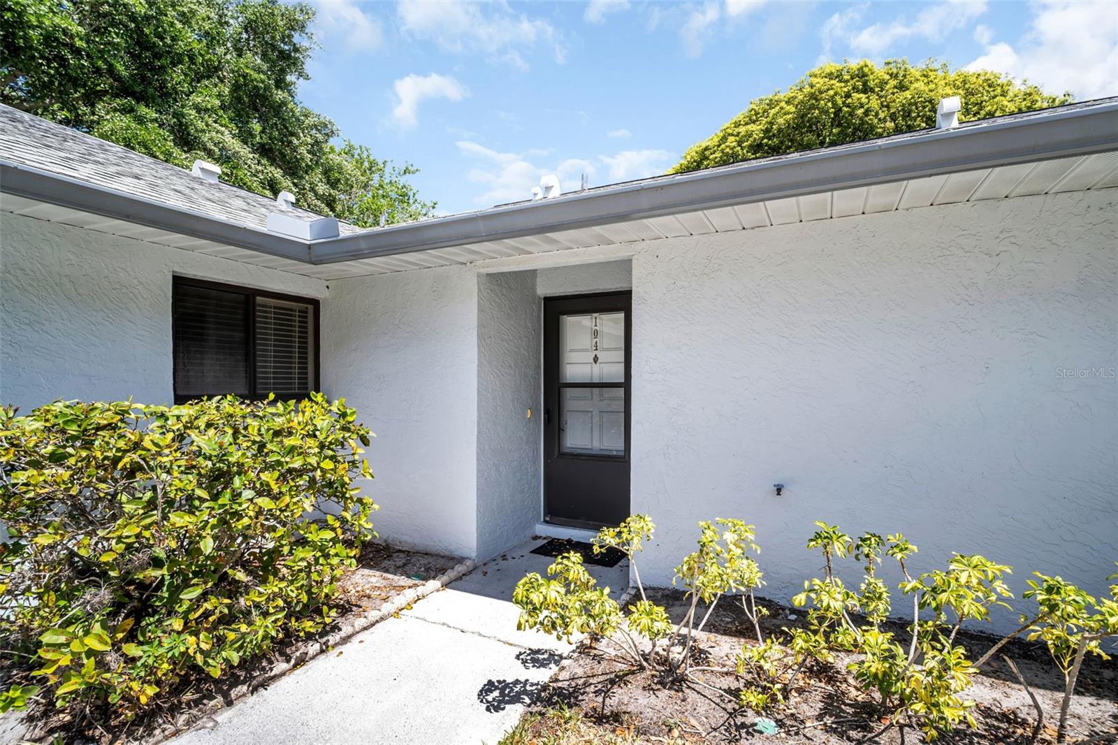 2765 COUNTRYSIDE BLVD #104