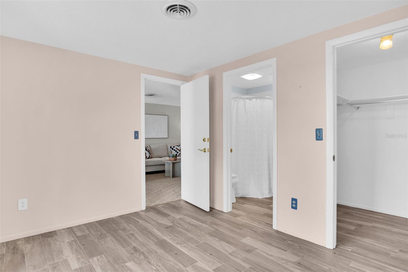 1009 CRANE CT