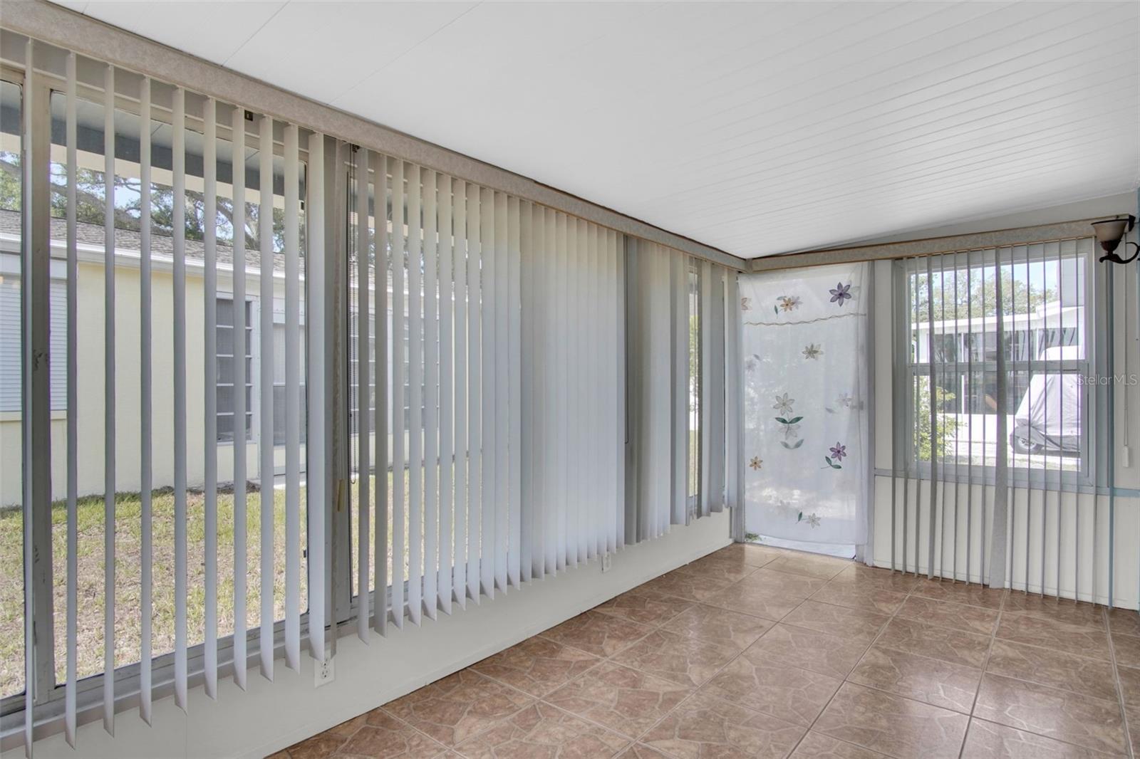 1009 CRANE CT