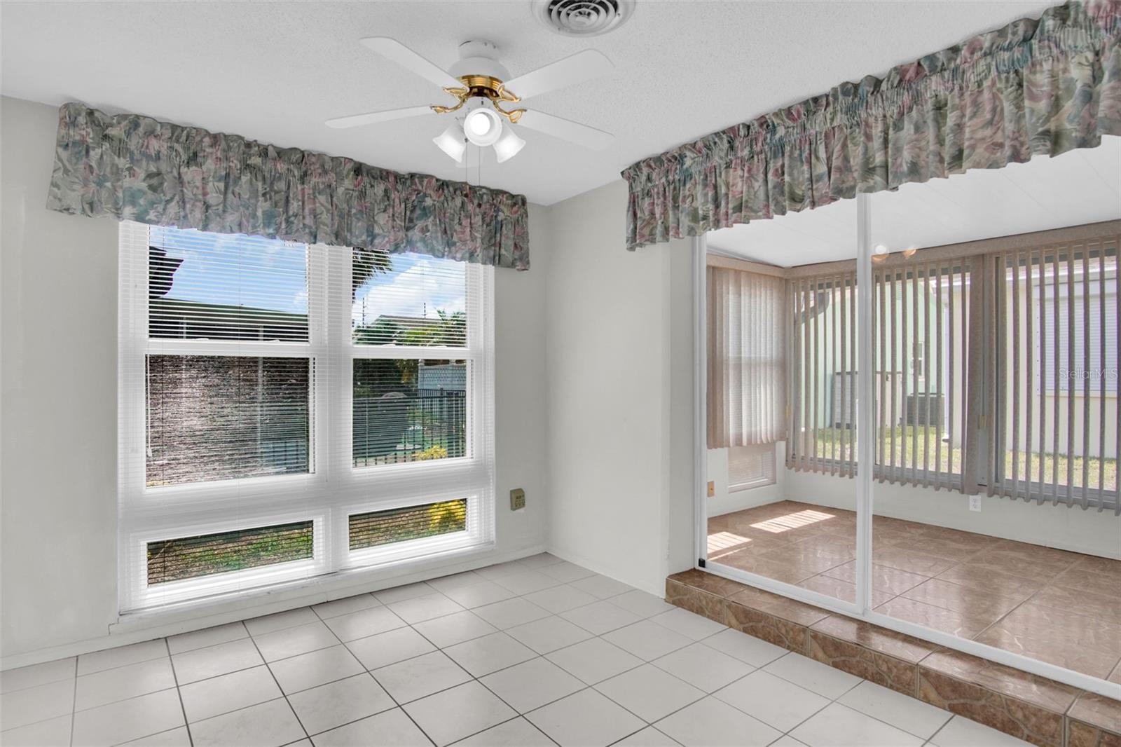 1009 CRANE CT